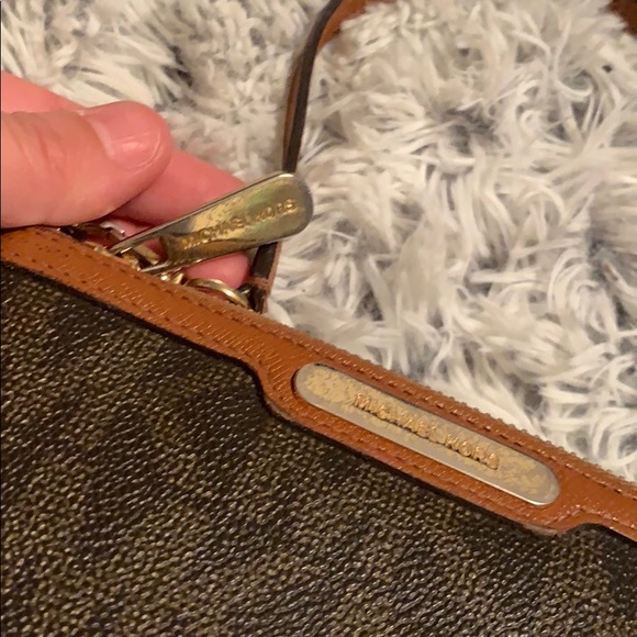 MICHAEL KORS wristlet - Picture 6 of 9